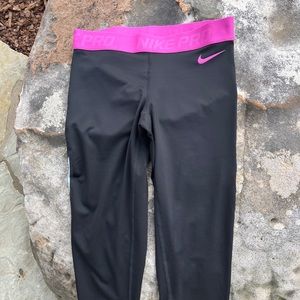 Nike Pro Womens Capri Compression Leggings Size Medium Dri-Fit Black And Hot Pnk